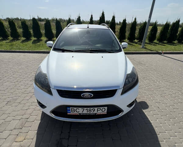 Белый Форд Фокус, объемом двигателя 1.6 л и пробегом 207 тыс. км за 4300 $, фото 1 на Automoto.ua