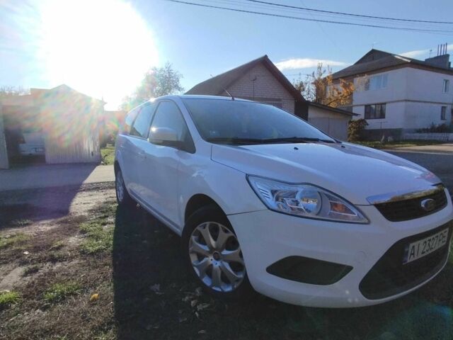 Белый Форд Фокус, объемом двигателя 1.6 л и пробегом 193 тыс. км за 5600 $, фото 1 на Automoto.ua