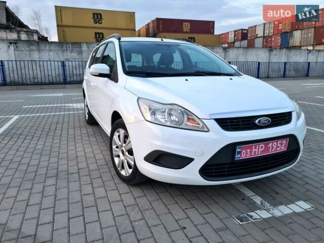Белый Форд Фокус, объемом двигателя 1.6 л и пробегом 244 тыс. км за 5350 $, фото 1 на Automoto.ua