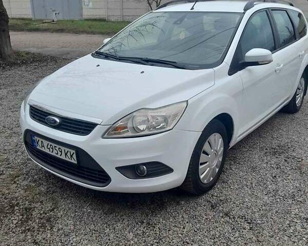 Белый Форд Фокус, объемом двигателя 1.6 л и пробегом 218 тыс. км за 6000 $, фото 1 на Automoto.ua
