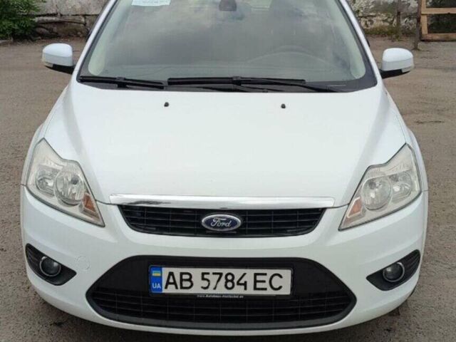 Білий Форд Фокус, об'ємом двигуна 2 л та пробігом 260 тис. км за 5000 $, фото 1 на Automoto.ua