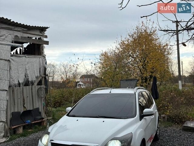 Белый Форд Фокус, объемом двигателя 1.6 л и пробегом 340 тыс. км за 4700 $, фото 1 на Automoto.ua