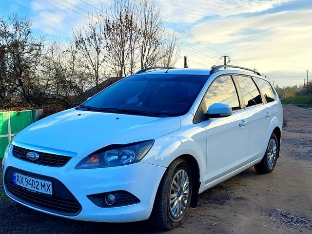 Білий Форд Фокус, об'ємом двигуна 1.6 л та пробігом 211 тис. км за 5500 $, фото 1 на Automoto.ua