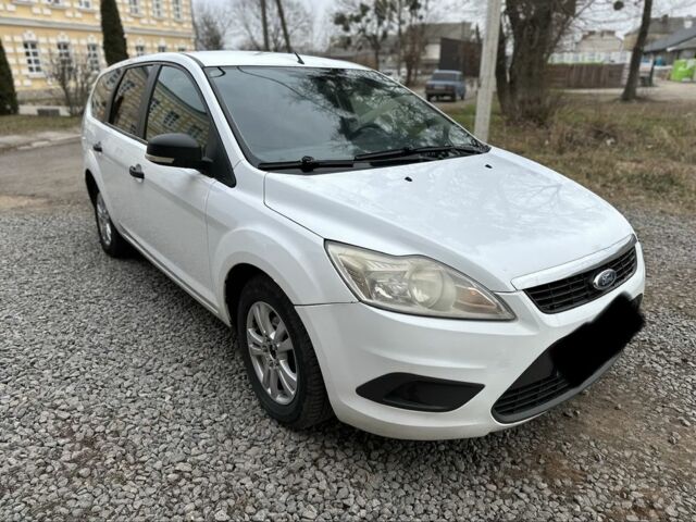 Белый Форд Фокус, объемом двигателя 1.6 л и пробегом 285 тыс. км за 2999 $, фото 1 на Automoto.ua