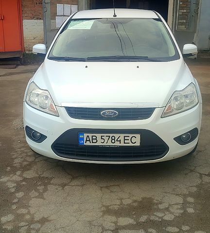 Білий Форд Фокус, об'ємом двигуна 2 л та пробігом 260 тис. км за 5500 $, фото 1 на Automoto.ua