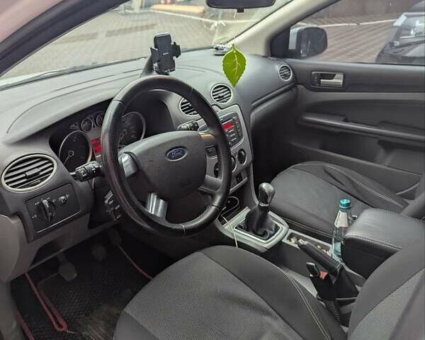 Белый Форд Фокус, объемом двигателя 1.6 л и пробегом 270 тыс. км за 4700 $, фото 1 на Automoto.ua