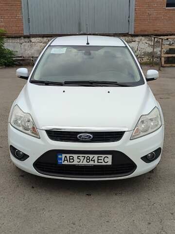 Белый Форд Фокус, объемом двигателя 2.01 л и пробегом 250 тыс. км за 6200 $, фото 1 на Automoto.ua