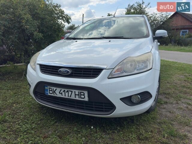 Білий Форд Фокус, об'ємом двигуна 1.56 л та пробігом 260 тис. км за 5300 $, фото 1 на Automoto.ua