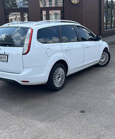 Білий Форд Фокус, об'ємом двигуна 2 л та пробігом 185 тис. км за 5000 $, фото 1 на Automoto.ua