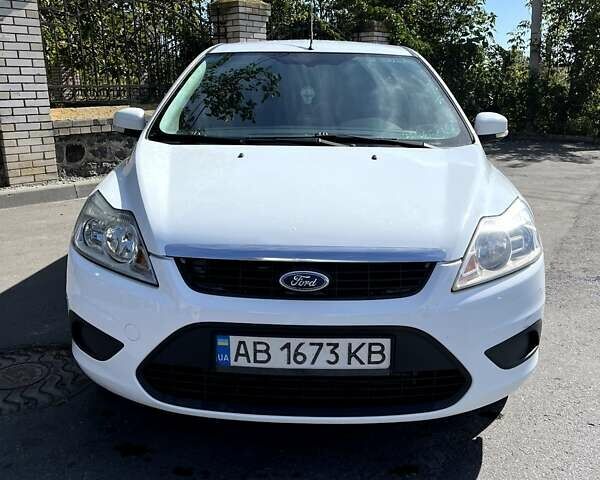 Белый Форд Фокус, объемом двигателя 1.56 л и пробегом 275 тыс. км за 5600 $, фото 1 на Automoto.ua