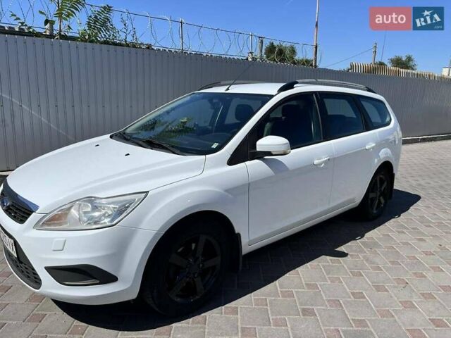 Білий Форд Фокус, об'ємом двигуна 1.8 л та пробігом 227 тис. км за 6000 $, фото 1 на Automoto.ua