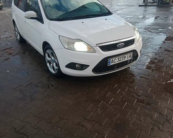 Белый Форд Фокус, объемом двигателя 1.6 л и пробегом 359 тыс. км за 4700 $, фото 1 на Automoto.ua