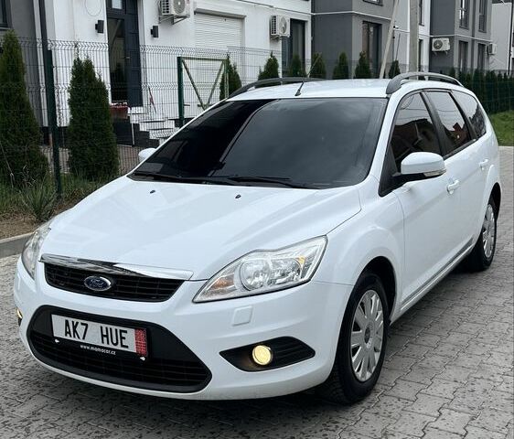Белый Форд Фокус, объемом двигателя 1.6 л и пробегом 170 тыс. км за 6300 $, фото 1 на Automoto.ua