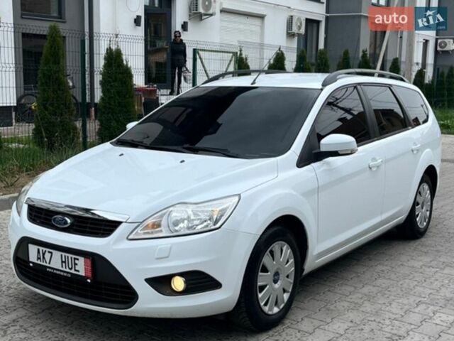 Белый Форд Фокус, объемом двигателя 1.6 л и пробегом 173 тыс. км за 5900 $, фото 1 на Automoto.ua