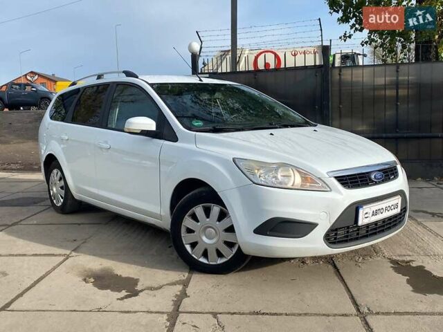 Білий Форд Фокус, об'ємом двигуна 1.56 л та пробігом 290 тис. км за 5690 $, фото 1 на Automoto.ua