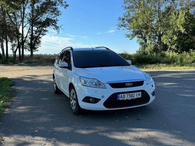 Белый Форд Фокус, объемом двигателя 1.6 л и пробегом 252 тыс. км за 4499 $, фото 1 на Automoto.ua
