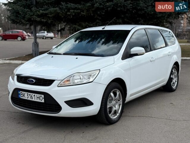 Білий Форд Фокус, об'ємом двигуна 2 л та пробігом 280 тис. км за 4999 $, фото 1 на Automoto.ua