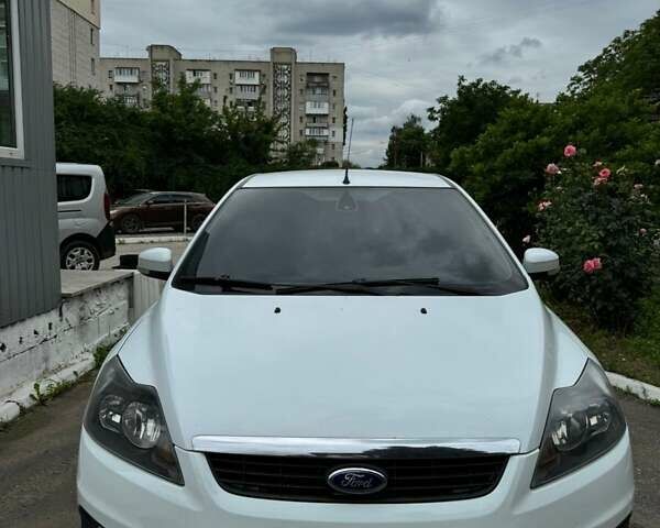 Белый Форд Фокус, объемом двигателя 1.6 л и пробегом 292 тыс. км за 6500 $, фото 1 на Automoto.ua