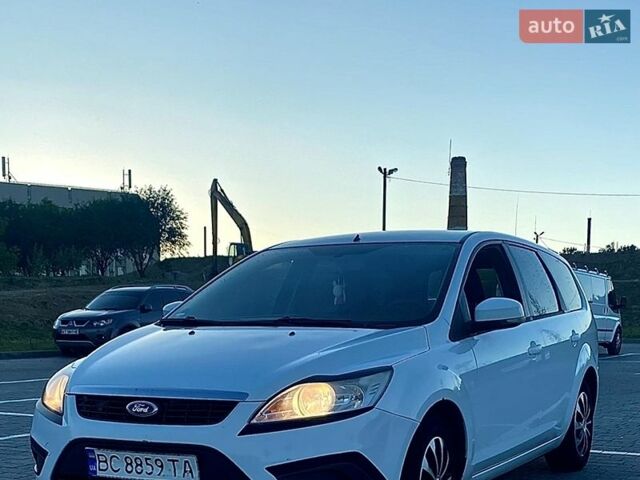 Белый Форд Фокус, объемом двигателя 1.6 л и пробегом 320 тыс. км за 5300 $, фото 1 на Automoto.ua