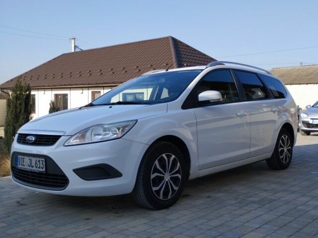 Белый Форд Фокус, объемом двигателя 0 л и пробегом 221 тыс. км за 6400 $, фото 1 на Automoto.ua