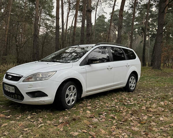 Белый Форд Фокус, объемом двигателя 1.6 л и пробегом 231 тыс. км за 4899 $, фото 1 на Automoto.ua