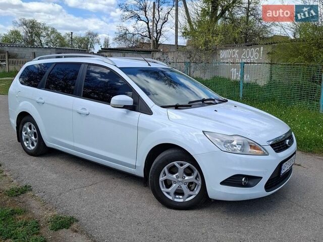 Белый Форд Фокус, объемом двигателя 1.6 л и пробегом 290 тыс. км за 6500 $, фото 1 на Automoto.ua