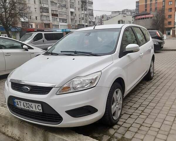 Белый Форд Фокус, объемом двигателя 1.56 л и пробегом 250 тыс. км за 6200 $, фото 1 на Automoto.ua