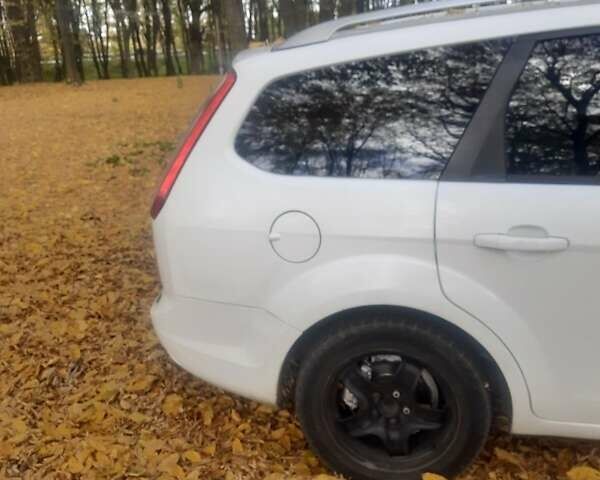 Білий Форд Фокус, об'ємом двигуна 1.6 л та пробігом 361 тис. км за 4800 $, фото 1 на Automoto.ua