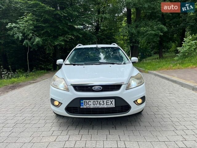 Белый Форд Фокус, объемом двигателя 1.6 л и пробегом 374 тыс. км за 3999 $, фото 1 на Automoto.ua