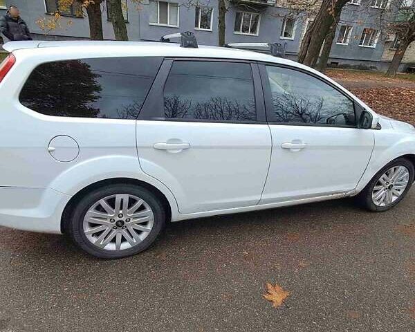 Белый Форд Фокус, объемом двигателя 2 л и пробегом 310 тыс. км за 4700 $, фото 1 на Automoto.ua