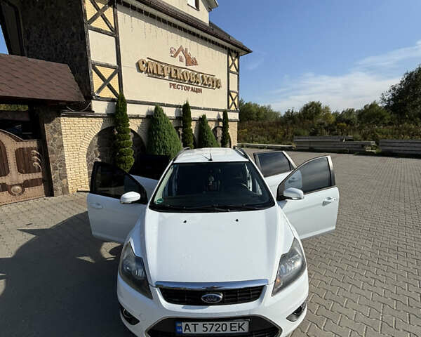 Белый Форд Фокус, объемом двигателя 1.6 л и пробегом 225 тыс. км за 5400 $, фото 1 на Automoto.ua