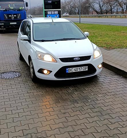 Белый Форд Фокус, объемом двигателя 1.6 л и пробегом 215 тыс. км за 5500 $, фото 1 на Automoto.ua