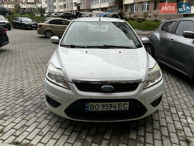 Білий Форд Фокус, об'ємом двигуна 1.6 л та пробігом 280 тис. км за 4500 $, фото 1 на Automoto.ua