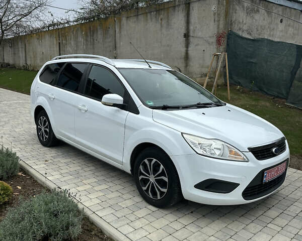 Белый Форд Фокус, объемом двигателя 1.6 л и пробегом 221 тыс. км за 6500 $, фото 1 на Automoto.ua