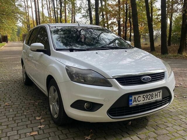 Белый Форд Фокус, объемом двигателя 1.6 л и пробегом 247 тыс. км за 5200 $, фото 1 на Automoto.ua