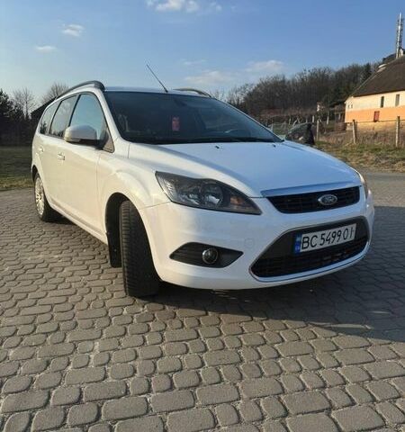 Белый Форд Фокус, объемом двигателя 1.6 л и пробегом 296 тыс. км за 5400 $, фото 1 на Automoto.ua