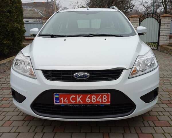 Белый Форд Фокус, объемом двигателя 1.6 л и пробегом 180 тыс. км за 6300 $, фото 1 на Automoto.ua