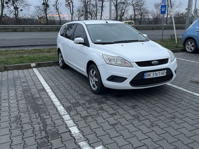 Білий Форд Фокус, об'ємом двигуна 2 л та пробігом 326 тис. км за 5250 $, фото 1 на Automoto.ua