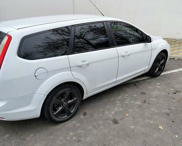 Білий Форд Фокус, об'ємом двигуна 1.6 л та пробігом 293 тис. км за 6300 $, фото 1 на Automoto.ua