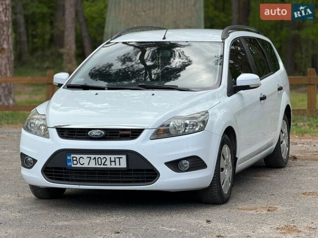 Белый Форд Фокус, объемом двигателя 1.6 л и пробегом 350 тыс. км за 5200 $, фото 1 на Automoto.ua