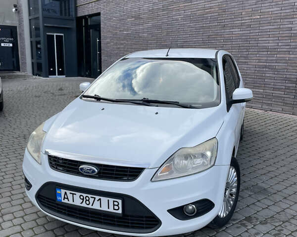 Белый Форд Фокус, объемом двигателя 1.56 л и пробегом 409 тыс. км за 5100 $, фото 1 на Automoto.ua