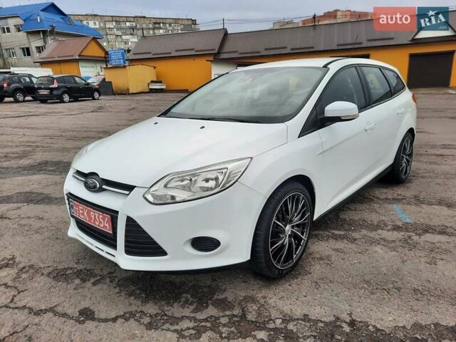 Белый Форд Фокус, объемом двигателя 1.6 л и пробегом 228 тыс. км за 7500 $, фото 1 на Automoto.ua