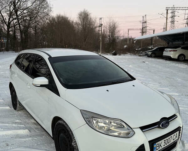 Білий Форд Фокус, об'ємом двигуна 1.56 л та пробігом 223 тис. км за 7200 $, фото 1 на Automoto.ua
