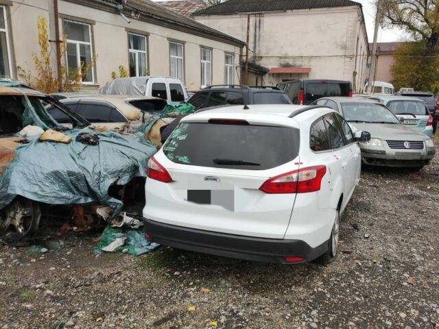 Белый Форд Фокус, объемом двигателя 1.6 л и пробегом 240 тыс. км за 2100 $, фото 1 на Automoto.ua