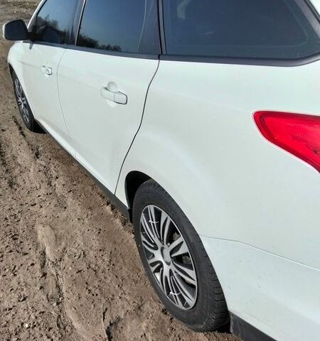 Белый Форд Фокус, объемом двигателя 1.6 л и пробегом 300 тыс. км за 7700 $, фото 1 на Automoto.ua