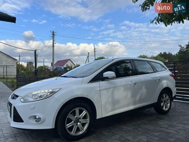 Білий Форд Фокус, об'ємом двигуна 1.56 л та пробігом 303 тис. км за 7500 $, фото 1 на Automoto.ua