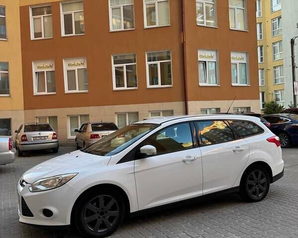 Белый Форд Фокус, объемом двигателя 1 л и пробегом 161 тыс. км за 6000 $, фото 1 на Automoto.ua