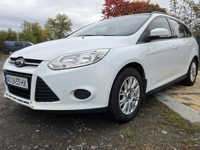 Белый Форд Фокус, объемом двигателя 1 л и пробегом 250 тыс. км за 5200 $, фото 1 на Automoto.ua