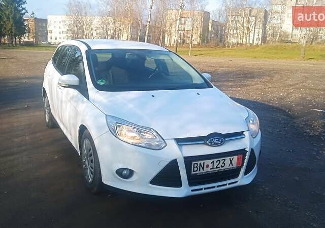 Белый Форд Фокус, объемом двигателя 1.6 л и пробегом 215 тыс. км за 7600 $, фото 1 на Automoto.ua
