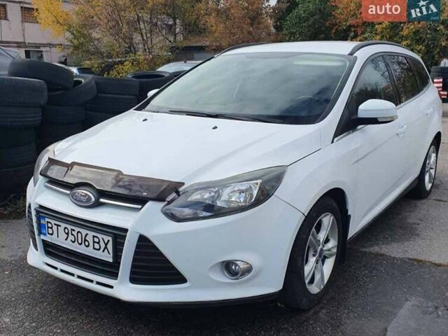 Белый Форд Фокус, объемом двигателя 1 л и пробегом 135 тыс. км за 5600 $, фото 1 на Automoto.ua
